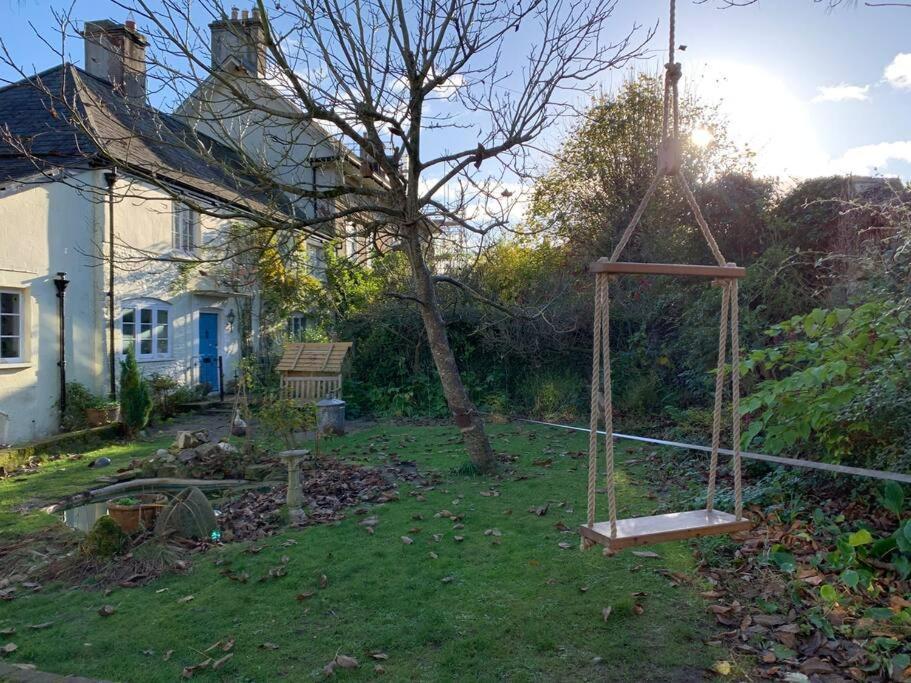Trinity Annexe An Adorable First Floor Light And Lofty Space Within An AonbGodmanstone エクステリア 写真