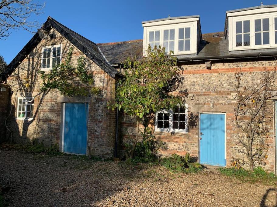 Trinity Annexe An Adorable First Floor Light And Lofty Space Within An AonbGodmanstone エクステリア 写真