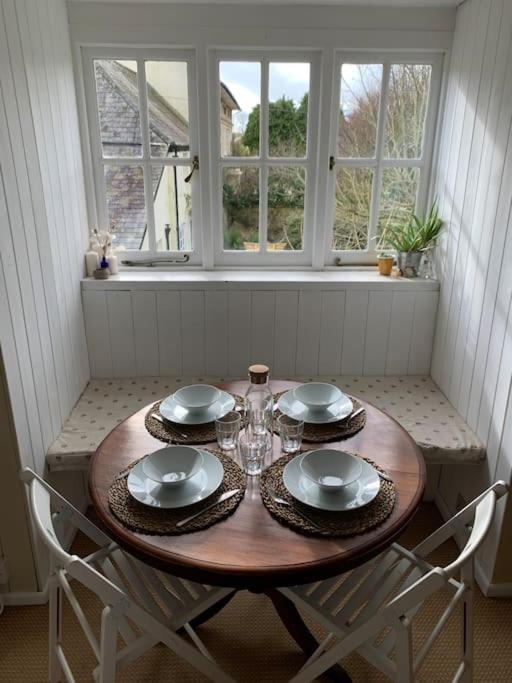 Trinity Annexe An Adorable First Floor Light And Lofty Space Within An AonbGodmanstone エクステリア 写真