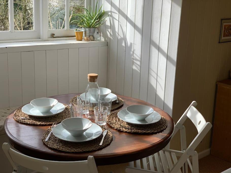 Trinity Annexe An Adorable First Floor Light And Lofty Space Within An AonbGodmanstone エクステリア 写真